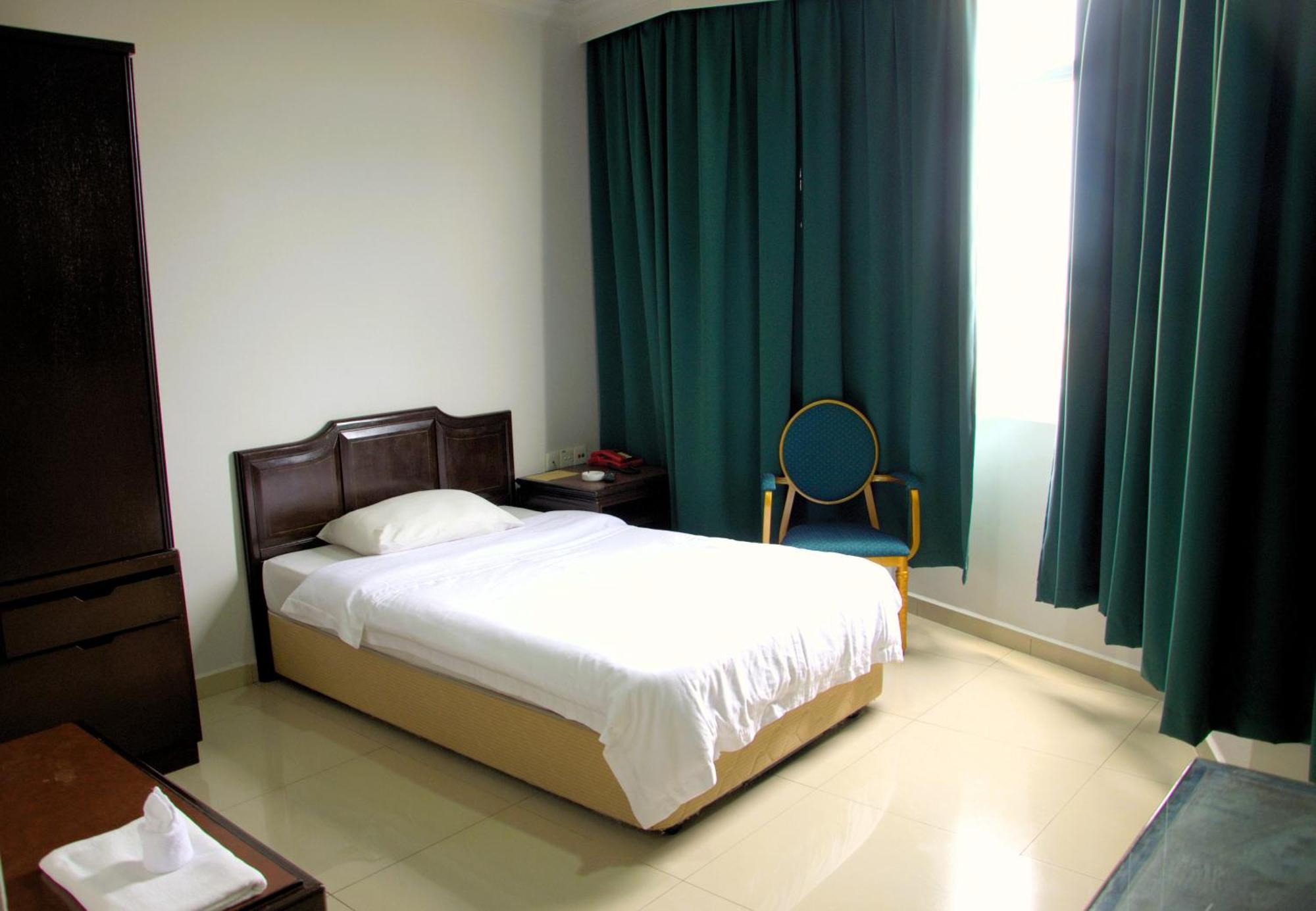 Hotel Green Park Temerloh Room photo